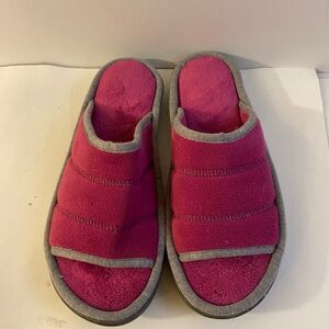 Isotoner  8.5-9 peep toe slippers hard soles